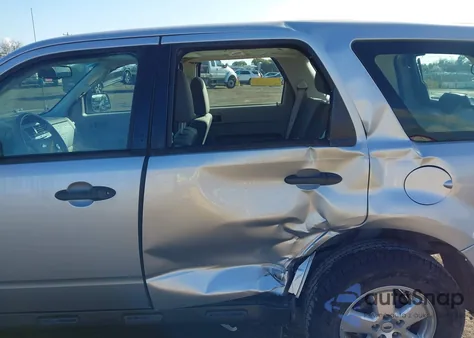 2012 Ford Escape Xls z USA, uszkodzony, nr VIN 1FMCU0C71CKB12353